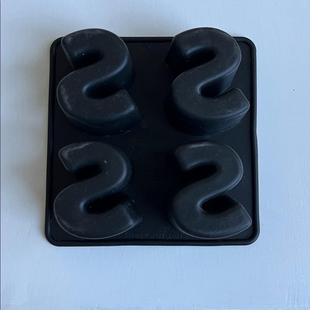 Black Letter S Silicone Ice Molds Tray - Picture 4 of 4